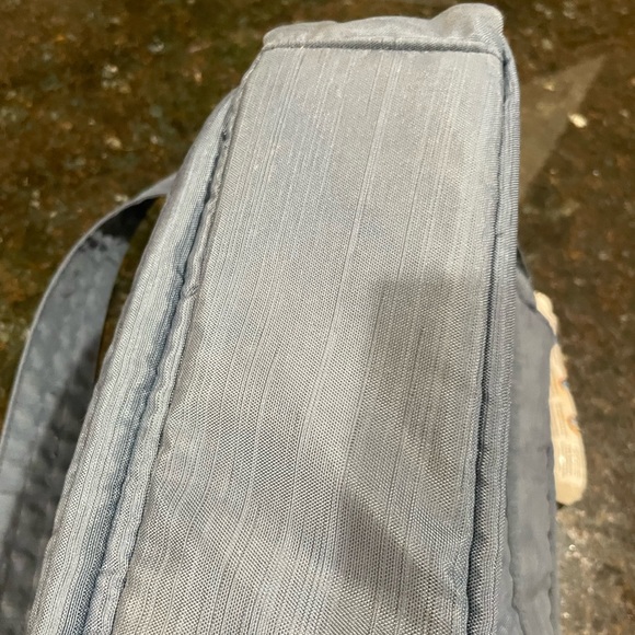 Lug travel handbag. Like new . Gorgeous blue crossbody .Travelers delight! - Picture 7 of 8